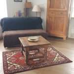 Gîte en Ariège : coin salon dans salle à manger