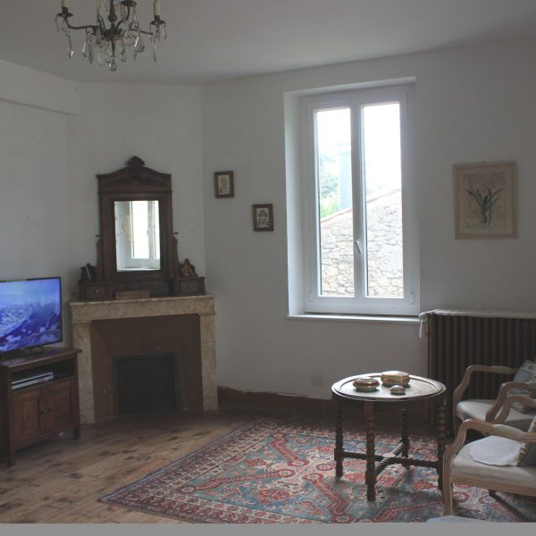 Gîte en Ariège : coin salon de la grande chambre