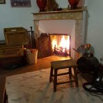 Gîte en Ariège : cheminée de la salle à manger