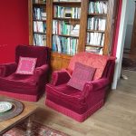 Gîte en Ariège : salon bibliothèque