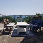 Gîte en Ariège : terrasse extèrieure au matin